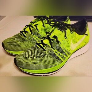 Nike Flyknit Trainer + Electric Green Women's | Tread 95% Comfort 100% | Size 6